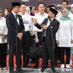 Calon presiden dan calon wakil presiden nomor urut 1, Anies Baswedan (kiri) dan Muhaimin Iskandar (kanan) memberikan keterangan pers usai debat calon wakil presiden Pemilu 2024 di JCC, Jakarta