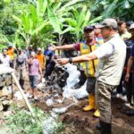 Bupati Kudus Sam’ani Intakoris Gercep Atasi Perbaikan Tanggul Jebol di Desa Hadipolo Kudus