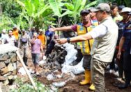 Bupati Kudus Sam’ani Intakoris Gercep Atasi Perbaikan Tanggul Jebol di Desa Hadipolo Kudus