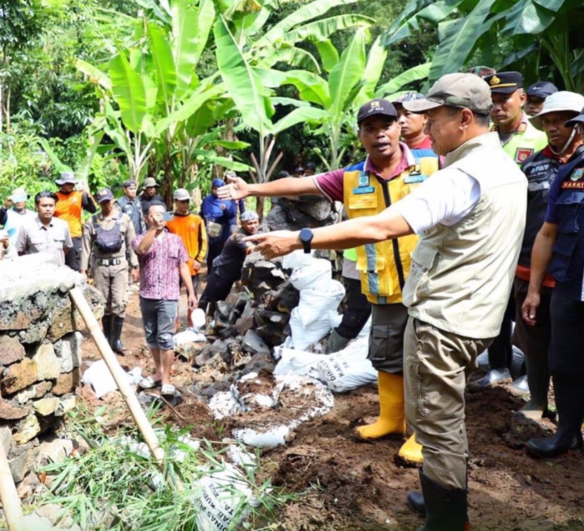 Bupati Kudus Sam’ani Intakoris Gercep Atasi Perbaikan Tanggul Jebol di Desa Hadipolo Kudus