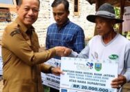 Bupati Kudus Serahkan Bantuan RTLH dari CSR Bank Jateng di Desa Lambangan Undaan