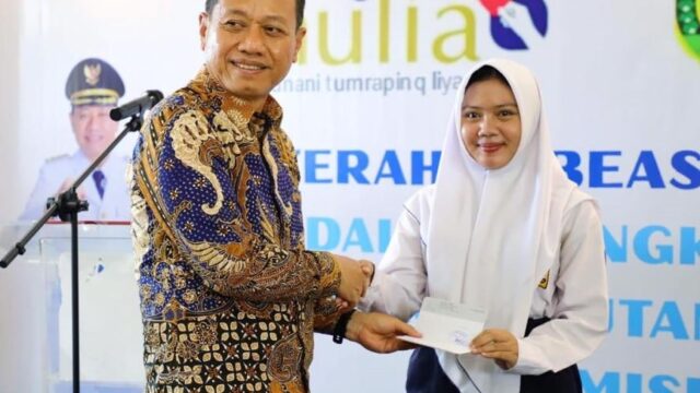 Dukung Generasi Emas 2045, Duet Sam’ani-Bellinda Salurkan Beasiswa untuk Ratusan Pelajar Kudus