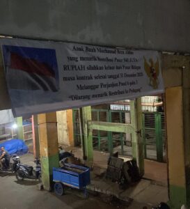 Banner Protes Terpasang di Pasar Bitingan, Pedagang Soroti Kontrak Pemenang Lelang Parkir Rp940 Juta