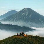 Mau Lihat Sunrise Malah Lihat Punggung Orang! Dieng 'Meledak' 1 Januari 2026, Gunung Prau Terpaksa Tutup Pintu Karena Kelebihan Muatan
