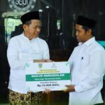 Safari Jumat di Desa Kajar, Bupati Kudus Salurkan ZIS untuk Penguatan Peran Masjid