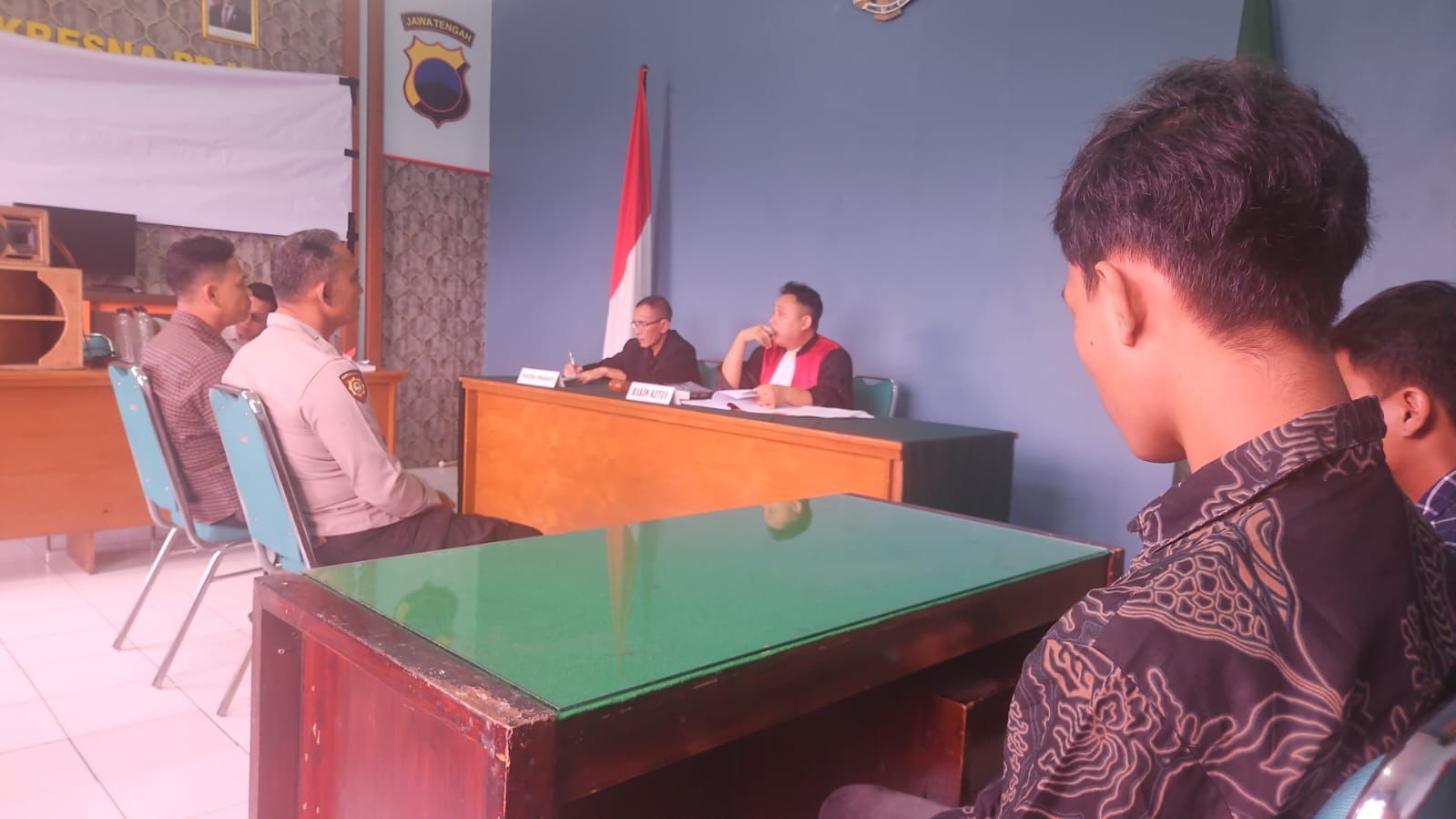 Sidang Perdana KUHP Nasional di Kudus: Pesta Miras di Kedai Kopi Berujung Denda Rp3 Juta