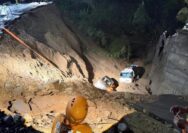 Longsor di Colo Kudus Akibatkan 2 Mobil Terperosok ke Jurang 20 Meter