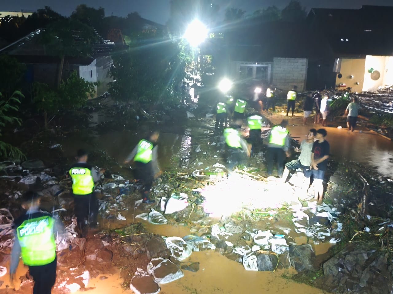 Tanggul Bulumanis Kidul Pati Jebol Sepanjang 25 Meter, 220 Rumah Terendam Banjir