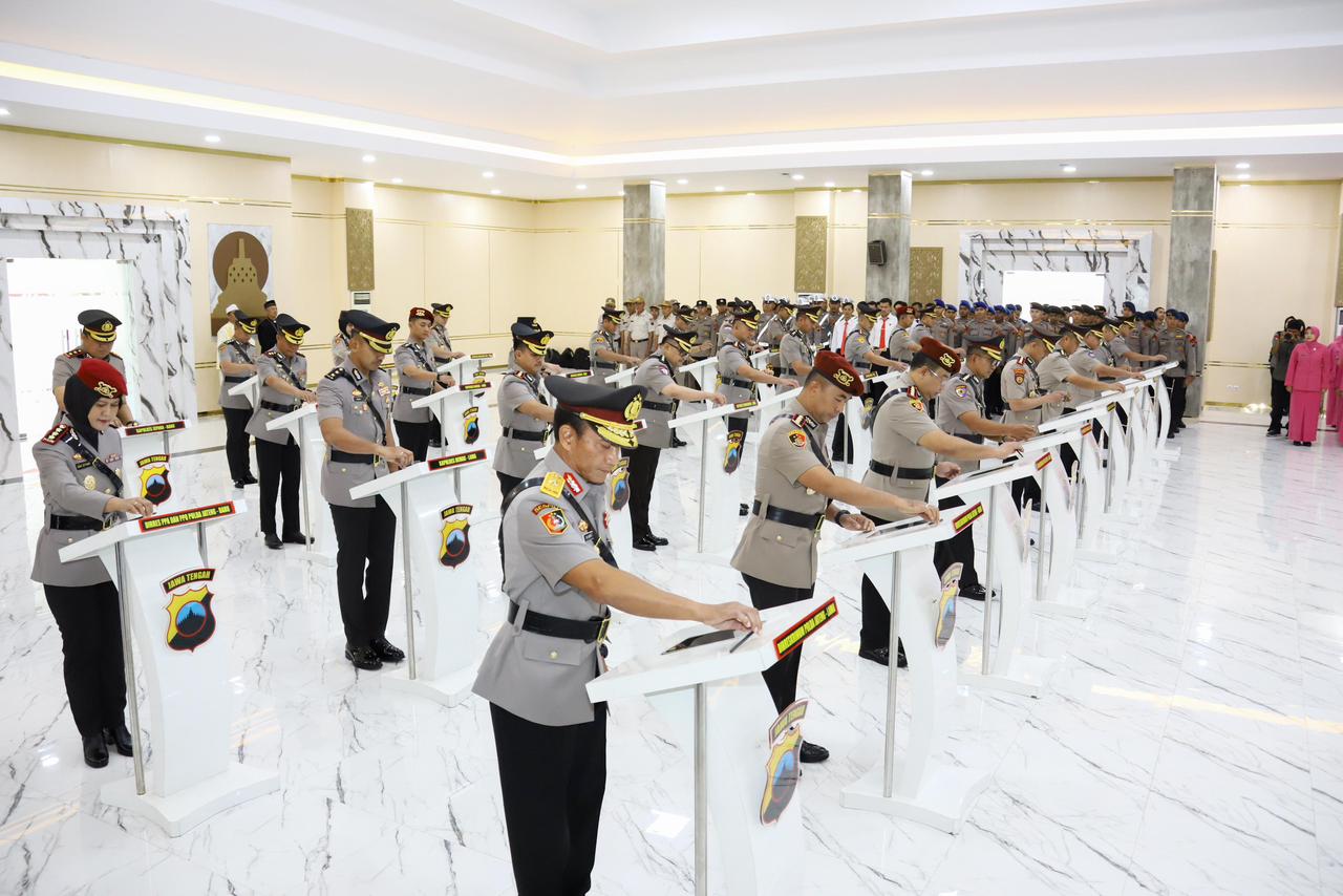 Polda Jateng Segarkan Organisasi: 32 Pamen Resmi Sertijab, 6 Pejabat Utama dan 13 Kapolres Berganti