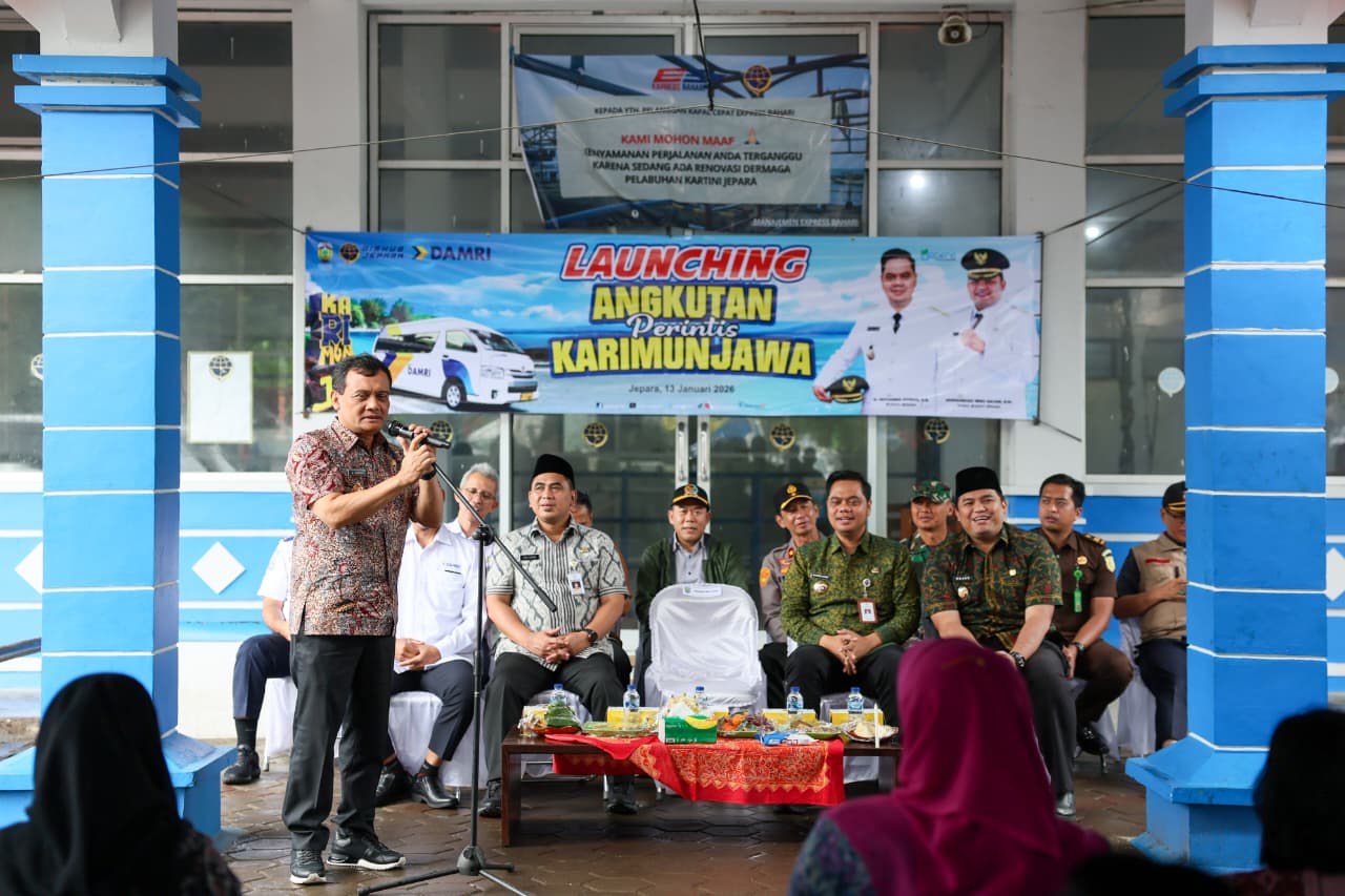 Perkuat Konektivitas Wilayah Kepulauan, Gubernur Ahmad Luthfi Resmikan Bus DAMRI Karimunjawa