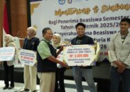 UMK Serahkan Dana Beasiswa dan Berikan Apresiasi Mahasiswa Tahun 2026