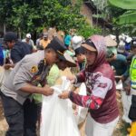 Sinergi Cegah Banjir: Kapolsek Sukolilo Pimpin Peninggian Tanggul Sungai Juwana di Gadudero