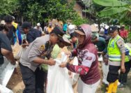 Sinergi Cegah Banjir: Kapolsek Sukolilo Pimpin Peninggian Tanggul Sungai Juwana di Gadudero