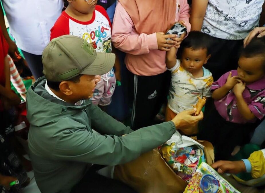 Bupati Kudus Tinjau Posko Pengungsian Loram Kulon, Pastikan Kebutuhan Warga Terdampak Banjir Terpenuhi