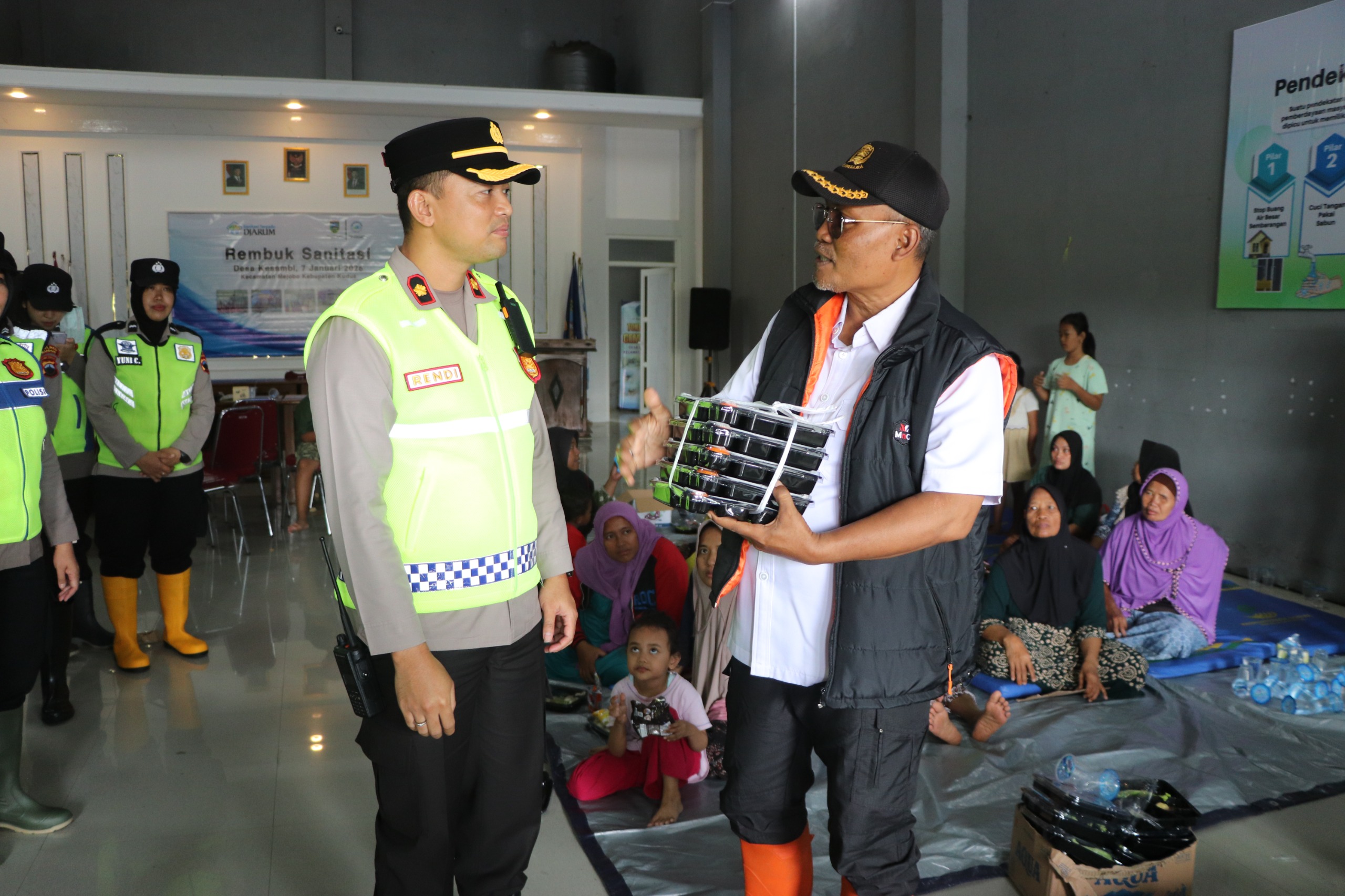 Polres Kudus Gerak Cepat: 1.000 Paket Makan Bergizi Gratis (MBG) Disalurkan untuk Korban Banjir Mejobo