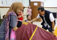 Aula DPRD Jadi Posko Pengungsian, Bupati Kudus Hadir Berikan Penguatan Emosional