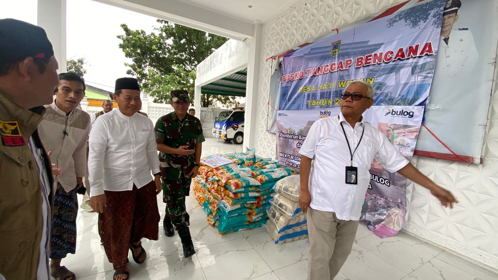 Empati untuk Kudus, Bulog Kirim 1 Ton Beras Premium bagi Korban Banjir