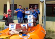 Tak Hanya di Posko, Demokrat Kudus Sasar Warga Banjir yang Bertahan di Rumah