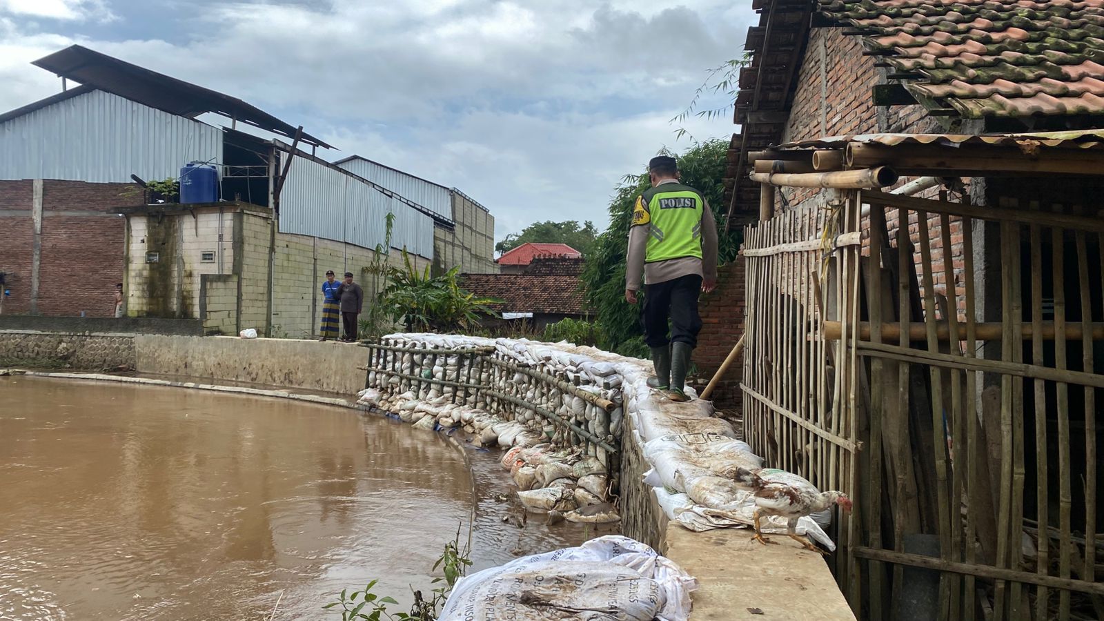 Tanggul Sungai Dawe Jebol di Berbagai Titik, Golantepus Jadi Wilayah Paling Rawan