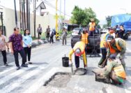Bupati dan Wabup Kudus Tinjau Perbaikan Jalan R. Agil Kusumadya