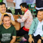 Kolaborasi Kemanusiaan, Terapis Tunanetra Berikan Relaksasi ke Pengungsi Banjir di Kudus