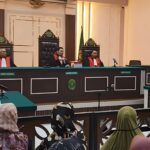 PN Pati Tolak Eksepsi Teguh & Botok, Ratusan Massa Kepung Pengadilan Tuntut Pembebasan