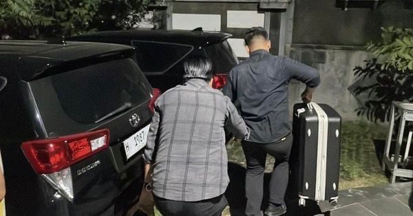 KPK Geledah Koperasi Artha Bahana Syariah, Sita Barang Bukti Dalam Koper dan Kardus