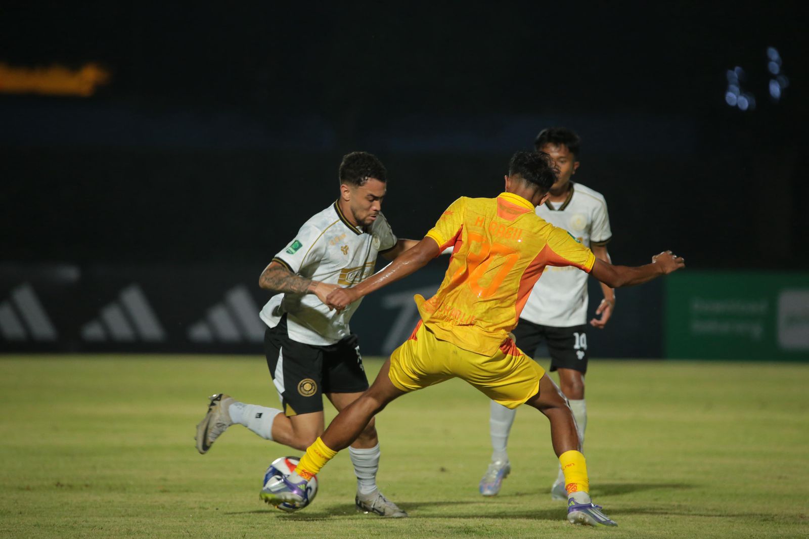 Lanjutan Liga Championship, Kendal Tornado FC vs Persiku Kudus Mandek di Skor Kacamata