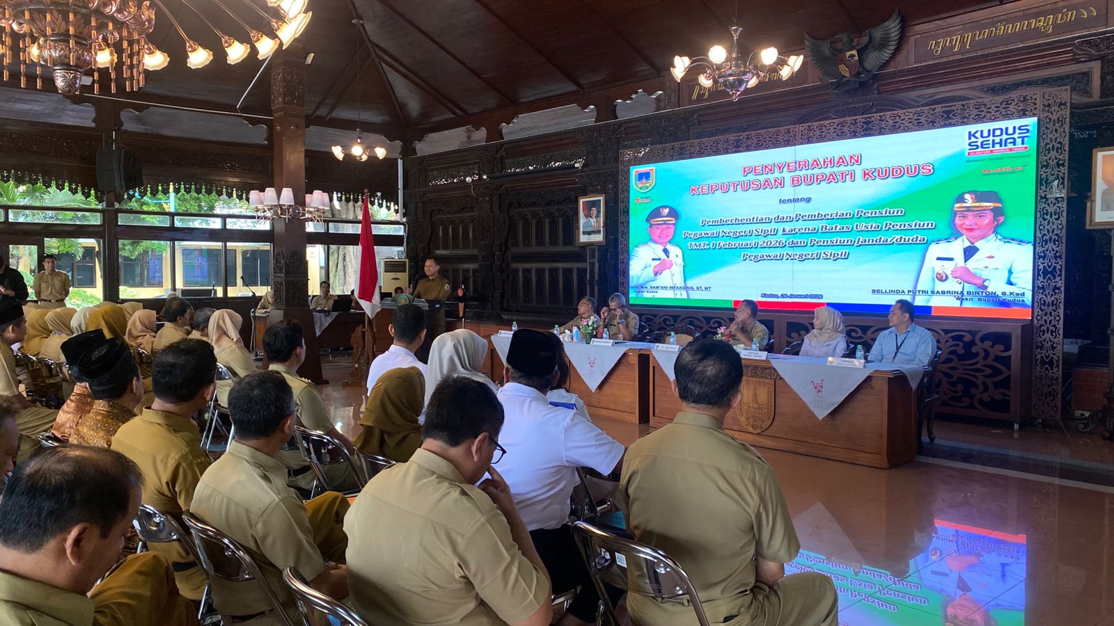 Momen Haru Penyerahan SK Pensiun ASN Kudus, Bupati Doakan Kudus Segera Pulih dari Bencana