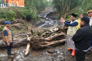 Gus Yasin Tinjau Banjir Bandang Pemalang, Dorong Penguatan Hutan Lindung