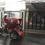 Rp7 Ribu atau Seikhlasnya, Kisah Tukang Becak Yang Bertahan Dibalik Riuhnya Kendaraan Masa Kini
