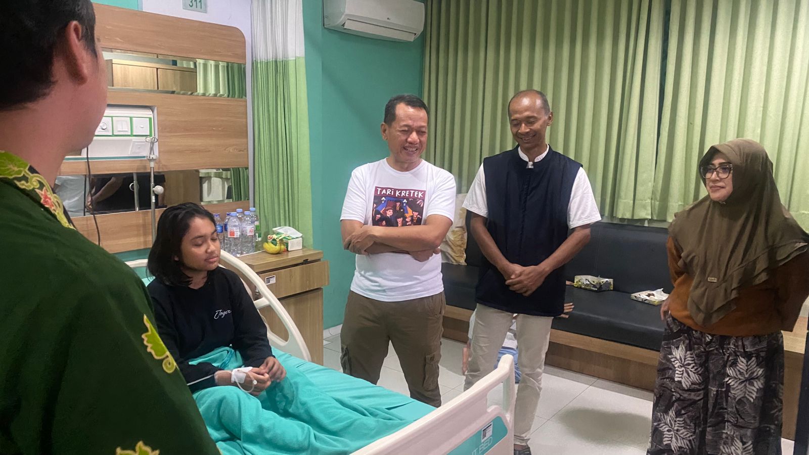 Bupati Kudus Tinjau RSI Sunan Kudus, Puluhan Pasien MBG Mulai Pulih