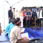 Anak-anak Korban Bencana Aceh Masih Belajar di Tenda