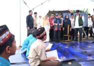 Anak-anak Korban Bencana Aceh Masih Belajar di Tenda