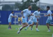 Persis Solo Versus Persib Bandung: Layvin Kurzawa Tak Dimainkan, Ini Alasan Coach Bojan Hodak