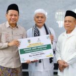 Bupati Kudus Salat Jumat di Masjid Jami’ Sawahan, Salurkan ZIS Rp10 Juta untuk Warga