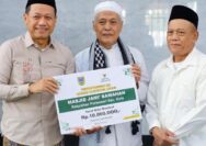 Bupati Kudus Salat Jumat di Masjid Jami’ Sawahan, Salurkan ZIS Rp10 Juta untuk Warga