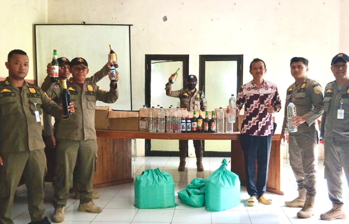 Dua Lokasi Jadi Sasaran, Satpol PP Kudus Tertibkan Miras di Loram Wetan