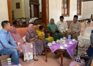 Janda-Lansia Cendono Gruduk Bupati Kudus, Bawa Tela Godang Hingga Diajak Room Tour Pendapa