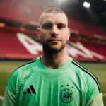 Latihan Perdana Maarten Paes di Ajax: Sinyal Debut "Duel Saudara" Lawan Justin Hubner