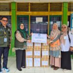 Kemendikdasmen Salurkan 1.476 Buku Bacaan untuk Sekolah Terdampak Banjir di Solok