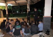 Tim Patroli Siraju Amankan Sejoli di Jepara yang Ketahuan Bermesraan di Mobil