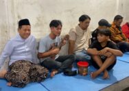 Hangat dan Sederhana, Bupati Kudus Ajak Wartawan Makan Lesehan dan Nikmati Dandangan Bareng