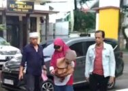 Gerak-Gerik Mencurigakan Ternyata Maling Motor Saat Sholat