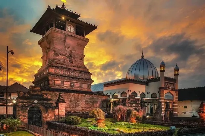 Menjaga Adab di Makam Sunan Kudus: Etika Penting Agar Ziarah Lebih Berkah dan Nyaman