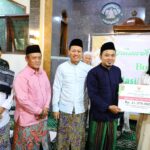 Momentum Tarhima, Bupati dan Wabup Kudus Serahkan Bantuan untuk Anak Yatim dan Takmir Masjid