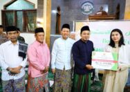 Momentum Tarhima, Bupati dan Wabup Kudus Serahkan Bantuan untuk Anak Yatim dan Takmir Masjid