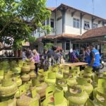 Disambut Antusias: Gas Rp18 Ribu dan Beras Murah, Warga Kudus Rela Antre Panjang