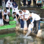 Bupati Kudus Tebar Benih Ikan, Warga Diminta Jaga Sungai dari Sampah