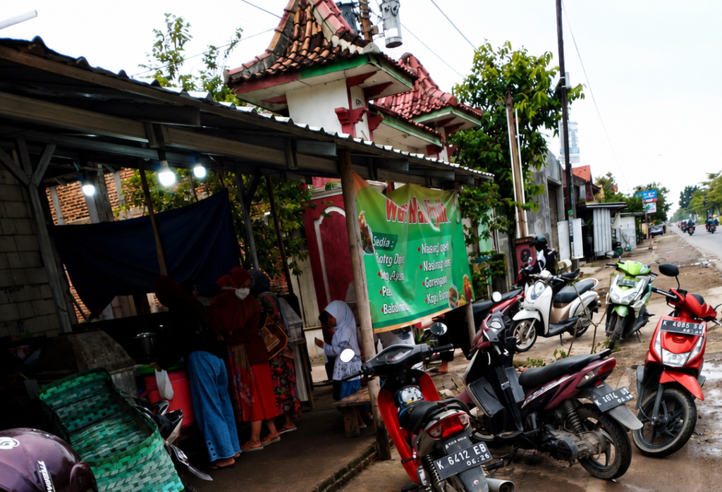 Warung Lontong Sore 'Mak Pipik' Undaan, Kuliner Laris yang Tak Pernah Sepi Pembeli